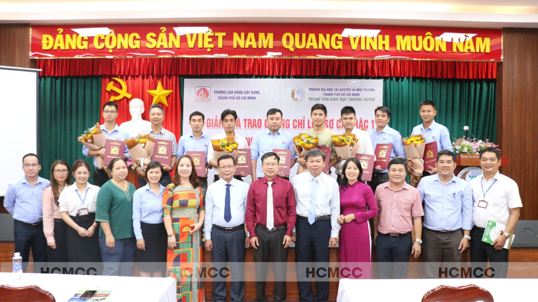 Tổ chức bế giảng và trao chứng chỉ lớp sơ cấp nghề bậc 1 nghề trắc địa công trình