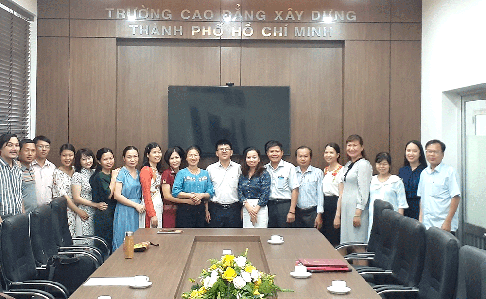 Thông báo Quyết định sáp nhập khoa Ngoại ngữ, Bộ môn lý luận chính trị về khoa cơ bản
