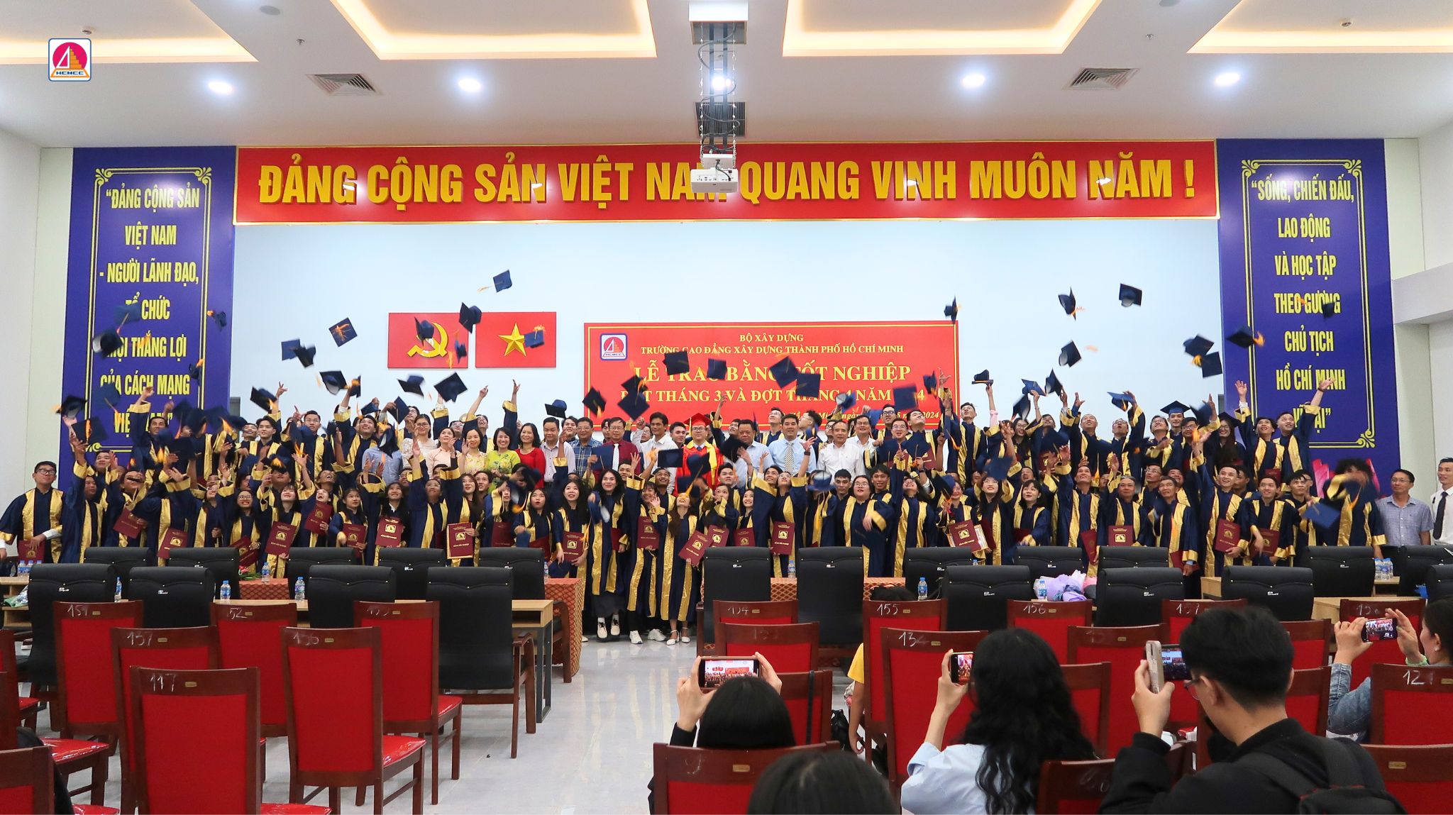 Lễ Trao Bằng Tốt Nghiệp Đợt Tháng 3 Và Đợt Tháng 4 Năm 2024