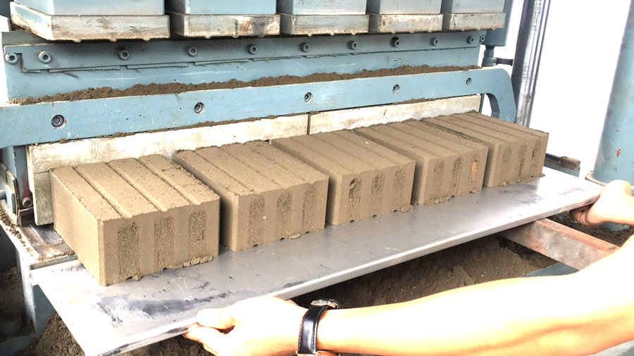 Nghiệm thu cấp cơ sở Đề tài nghiên cứu khoa học cấp Bộ: Nghiên cứu triển khai áp dụng mô hình công nghệ sản xuất gạch không nung vào giảng dạy tại các trường dạy nghề trực thuộc Bộ Xây dựng
