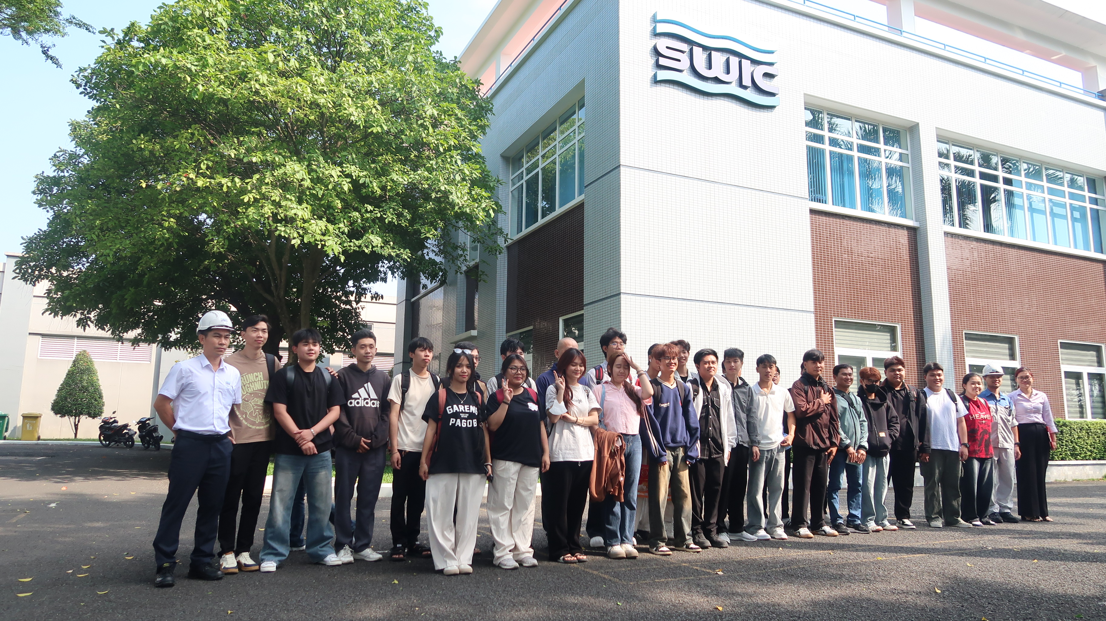 Sinh Viên Ngành Cấp, Thoát Nước Tham Quan Thực Tế Tại Công Ty SWIC