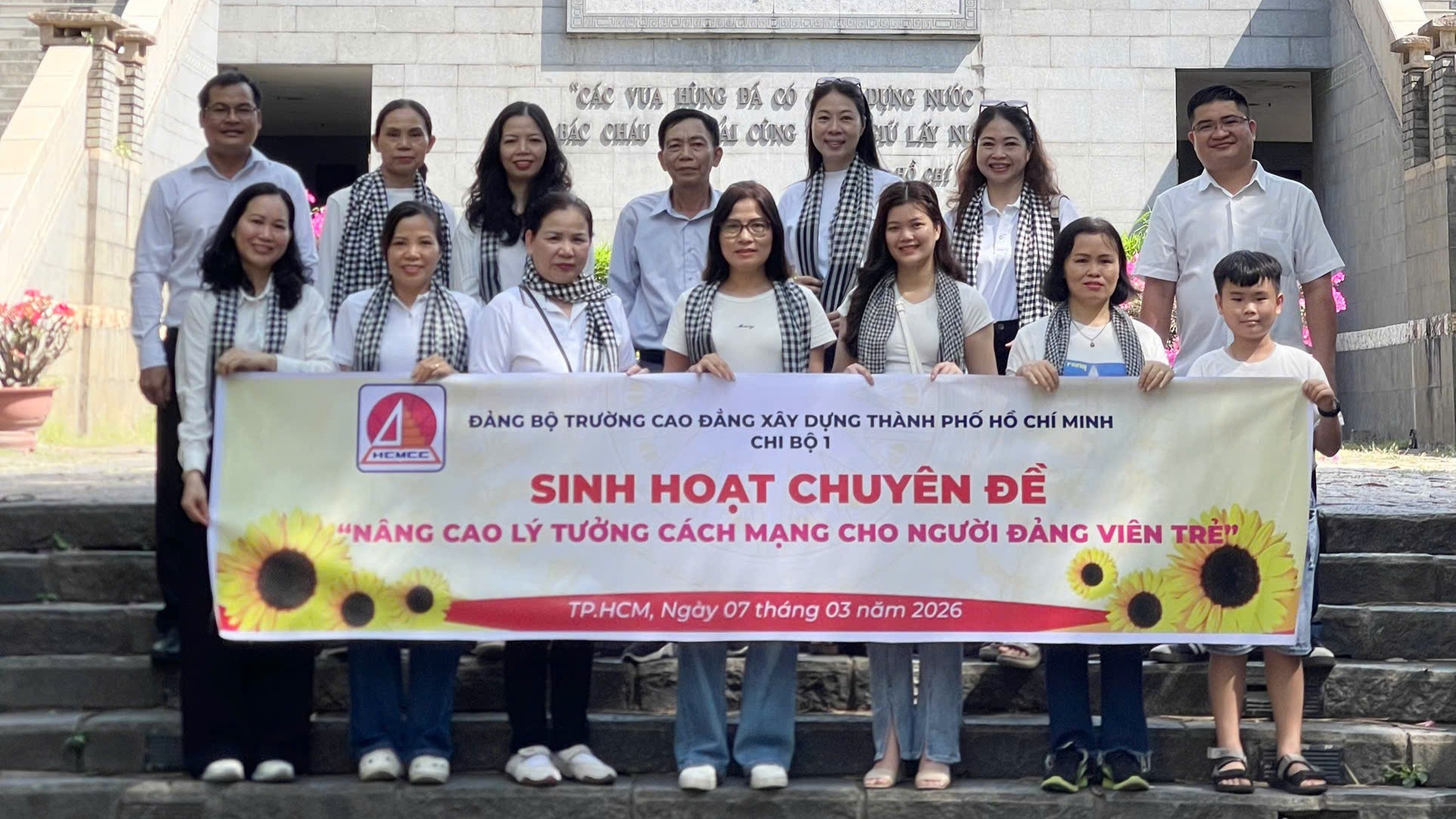 Chi Bộ 1 Tổ Chức Sinh Hoạt Chuyên Đề Tại Khu Di Tích Lịch Sử Đền Hùng